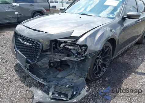 2015 Chrysler 300 300S z USA, uszkodzony, nr VIN 2C3CCABG5FH833029